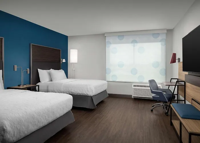 Tru By Hilton East Broad Hotel 3*